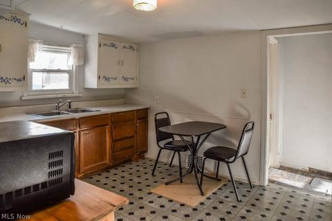 154 E 220th St, Euclid, OH 44123 photo 5