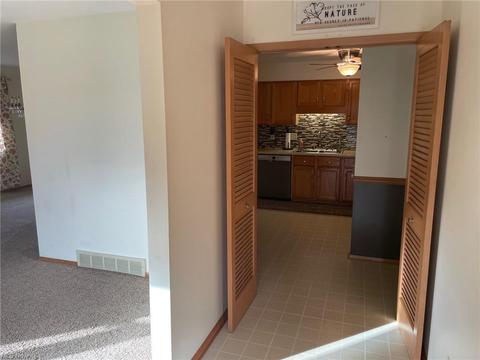 5810 Williston Dr, Parma, OH 44129 photo 4