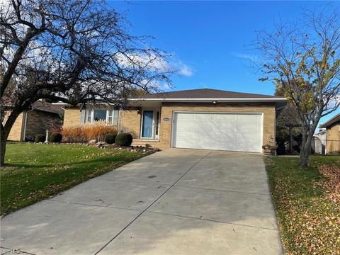 5810 Williston Dr, Parma, OH 44129 photo 2
