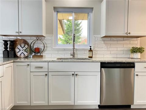 7065 Arcadia Dr, Parma, OH 44129 photo 9