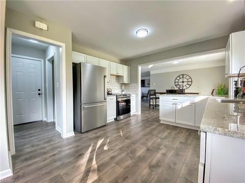 7065 Arcadia Dr, Parma, OH 44129 photo 13