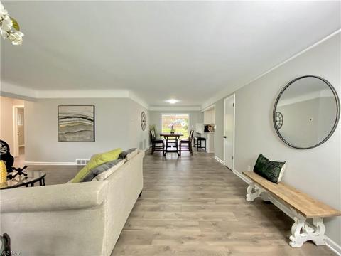 7065 Arcadia Dr, Parma, OH 44129 photo 4