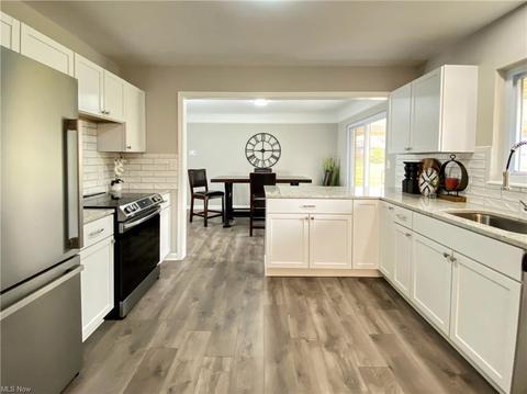 7065 Arcadia Dr, Parma, OH 44129 photo 8