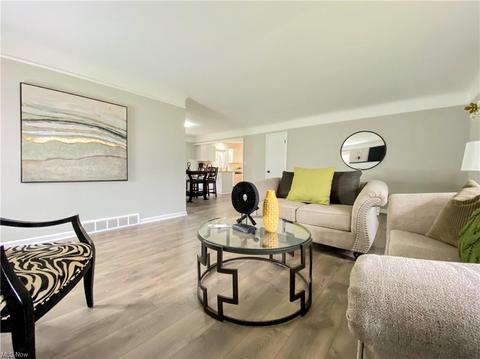 7065 Arcadia Dr, Parma, OH 44129 photo 5