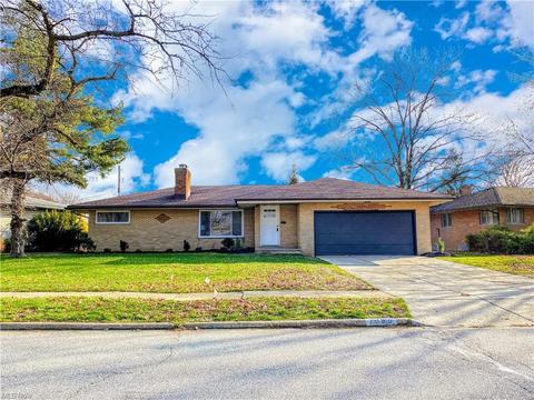 7065 Arcadia Dr, Parma, OH 44129 photo 1