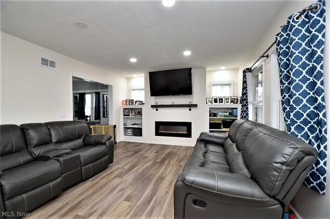 5710 Snow Rd, Parma, OH 44129 photo 4