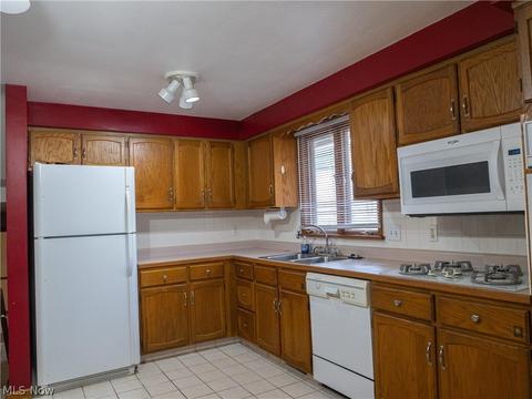 576 Forestridge Dr, Boardman, OH 44512 photo 4