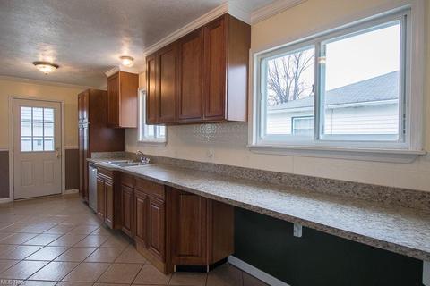 4708 Willowbrook Dr, Mentor, OH 44060 photo 6