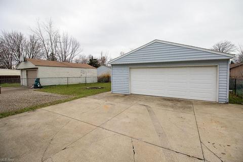 4708 Willowbrook Dr, Mentor, OH 44060 photo 3
