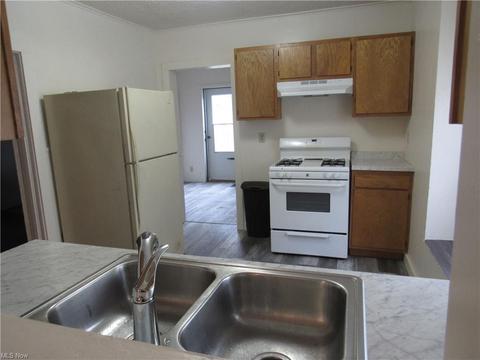 620 W 57th St, Ashtabula, OH 44004 photo 6