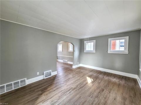 1172 Big Falls Ave, Akron, OH 44310 photo 2