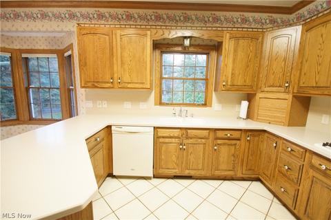 3075 Mill Ridge Cir NW, Canton, OH 44708 photo 9