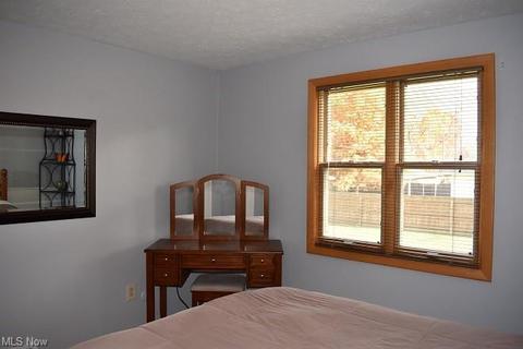 7305 Ames Rd, Parma, OH 44129 photo 23