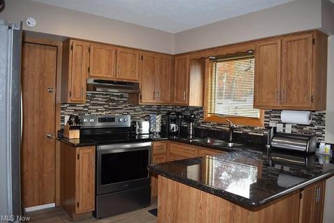 7305 Ames Rd, Parma, OH 44129 photo 13