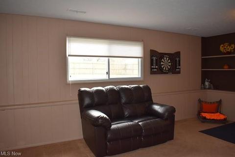 7305 Ames Rd, Parma, OH 44129 photo 9