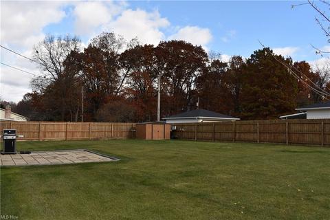 7305 Ames Rd, Parma, OH 44129 photo 4