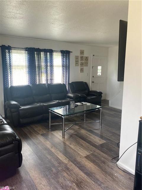 601 E 261st St, Euclid, OH 44132 photo 5