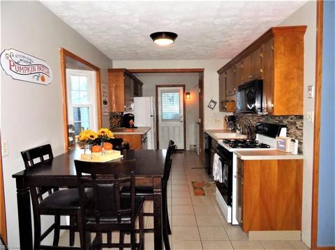 306 Longfellow St, Elyria, OH 44035 photo 9