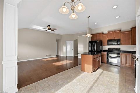 212 Side Saddle Ln, Berea, OH 44017 photo 25