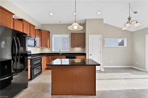 212 Side Saddle Ln, Berea, OH 44017 photo 4