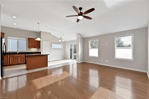 212 Side Saddle Ln, Berea, OH 44017 photo 3