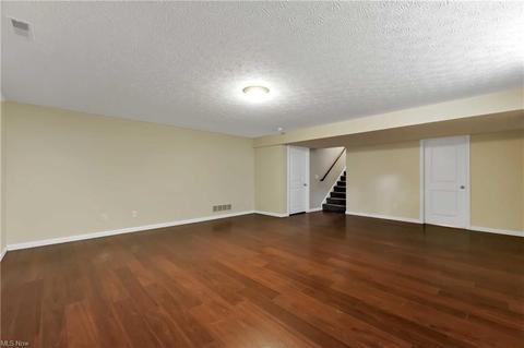 212 Side Saddle Ln, Berea, OH 44017 photo 5
