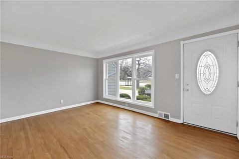 6883 State Rd, Parma, OH 44134 photo 4