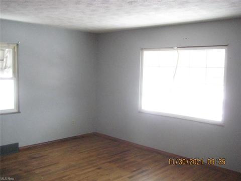 1375 Yellowstone Ave, Akron, OH 44310 photo 4