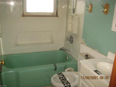 1375 Yellowstone Ave, Akron, OH 44310 photo 8