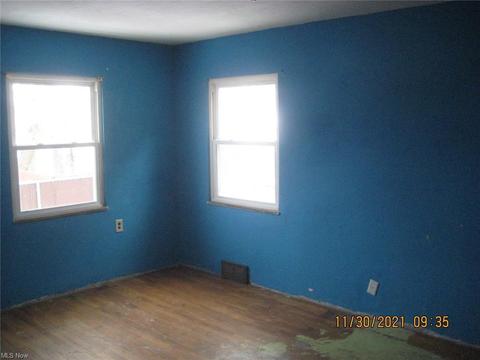 1375 Yellowstone Ave, Akron, OH 44310 photo 9