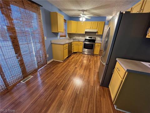 840 Phoenix Ave, Akron, OH 44310 photo 4
