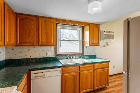140 Hemlock Dr, Elyria, OH 44035 photo 6