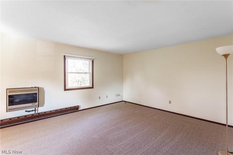 140 Hemlock Dr, Elyria, OH 44035 photo 4