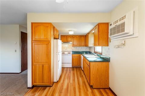 140 Hemlock Dr, Elyria, OH 44035 photo 5