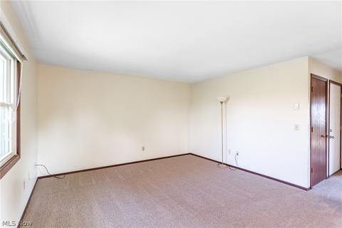 140 Hemlock Dr, Elyria, OH 44035 photo 2