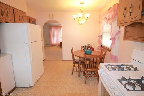 2425 Lincoln Ave, Parma, OH 44134 photo 7