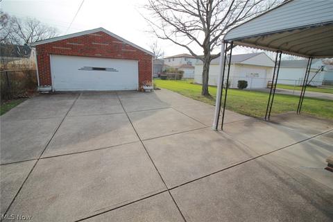 2425 Lincoln Ave, Parma, OH 44134 photo 2