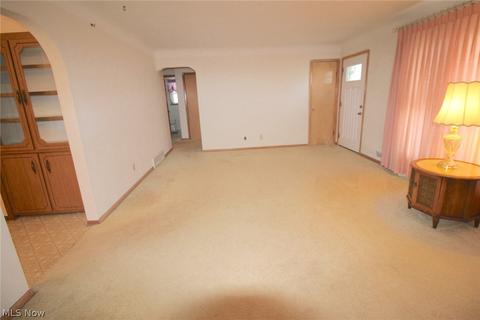 2425 Lincoln Ave, Parma, OH 44134 photo 12