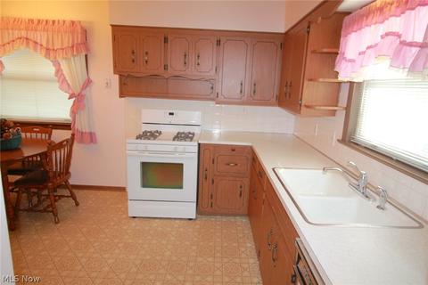 2425 Lincoln Ave, Parma, OH 44134 photo 6