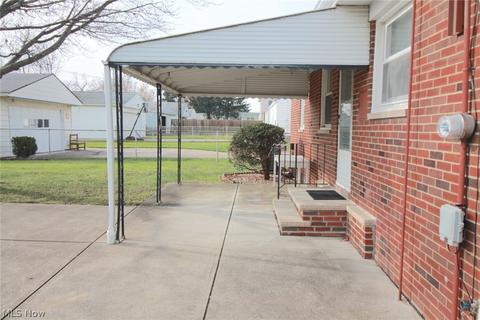 2425 Lincoln Ave, Parma, OH 44134 photo 3