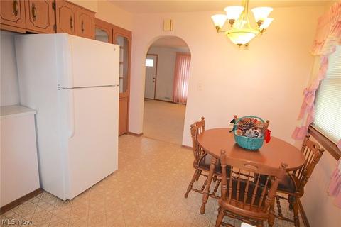 2425 Lincoln Ave, Parma, OH 44134 photo 4