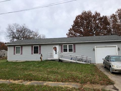 4301 Maple Rd, Lorain, OH 44055 photo 2