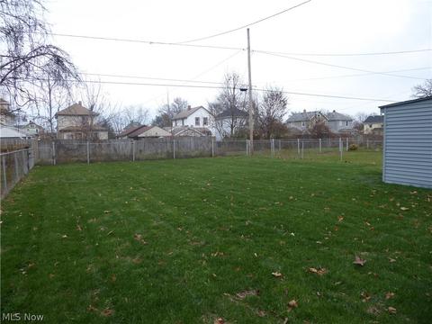 2313 E 30th St, Lorain, OH 44055 photo 2