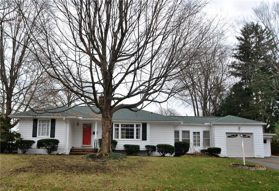 301 N Pershing Ave, Akron, OH 44313 18 Photos MLS 4336586 Movoto