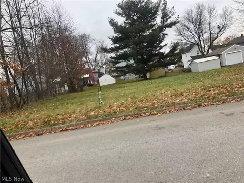 Smithfield Street, Struthers, OH 44471