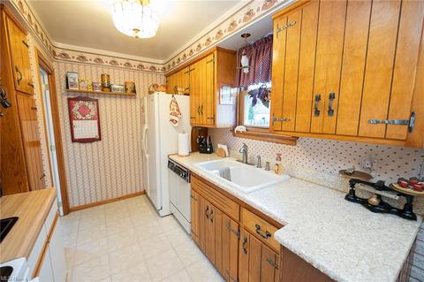 29632 Phillips Ave, Wickliffe, OH 44092 photo 9