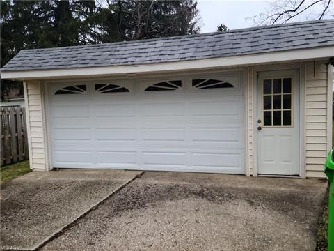 68 Hamilton St, Berea, OH 44017 photo 2