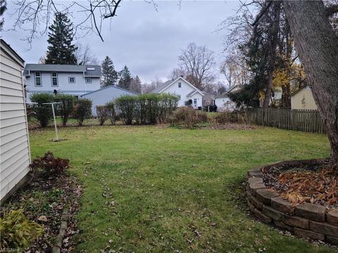 68 Hamilton St, Berea, OH 44017 photo 3