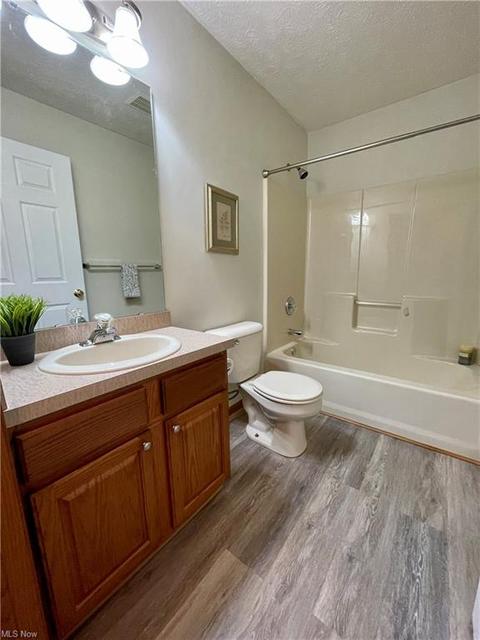 140 Bentley Dr, Elyria, OH 44035 photo 9