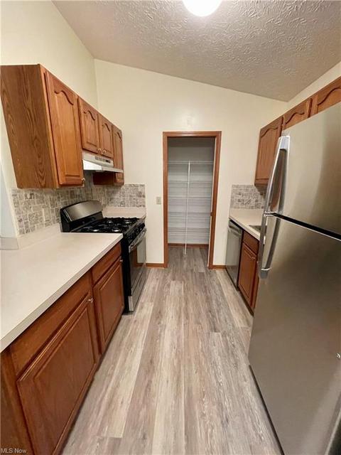 140 Bentley Dr, Elyria, OH 44035 photo 3